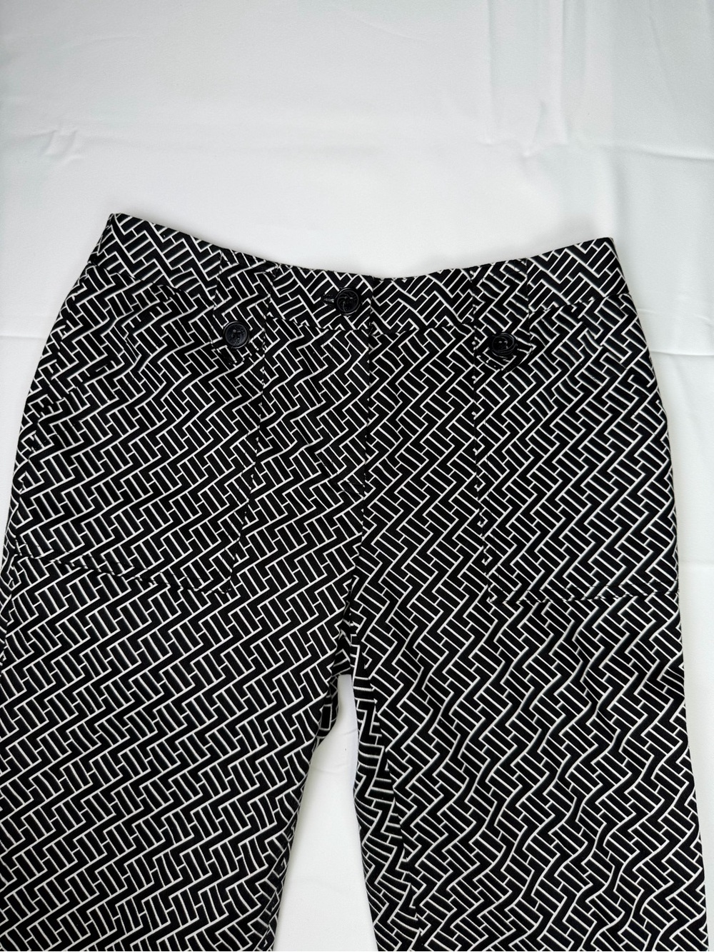 Michael Kors Black and White Geometric Wavy Print Ankle Length Pant